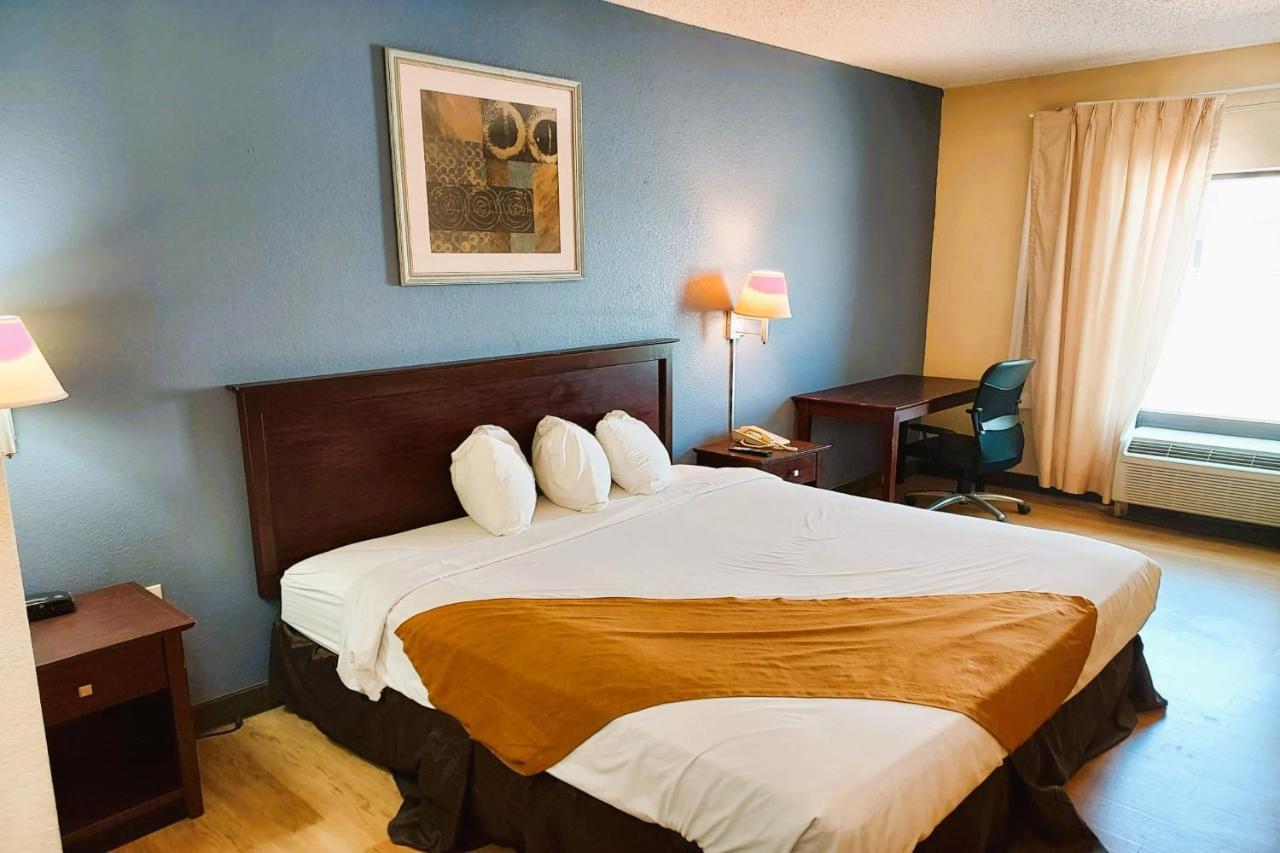 Mcpherson Inn By Oyo, I-135 Eksteriør billede