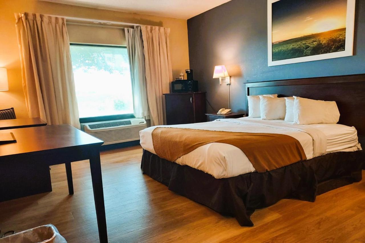 Mcpherson Inn By Oyo, I-135 Eksteriør billede